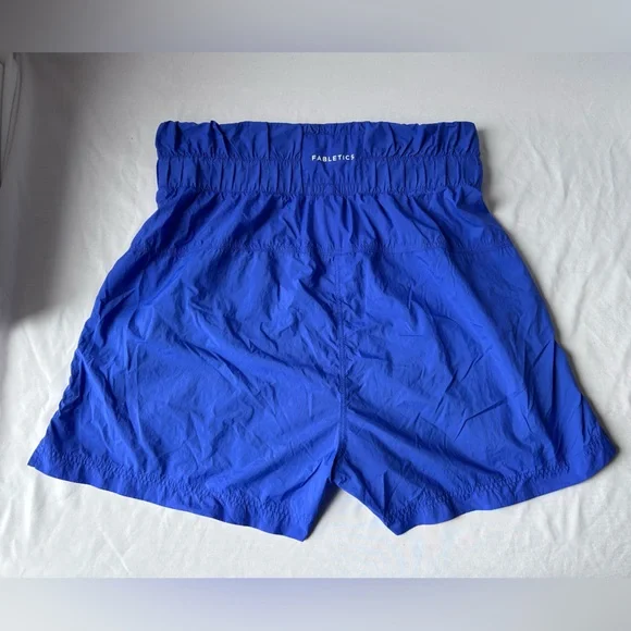 Fabletics Ultra High-Waisted Piped Nylon Short
Extreme royal/ reflective silver - Picture 2 of 4